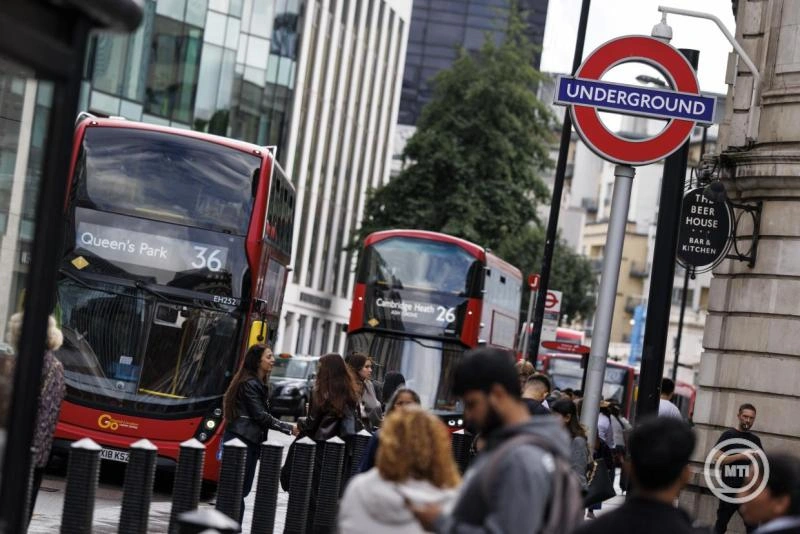 Digitális személyi igazolvány bevezetését tervezi a brit kormány