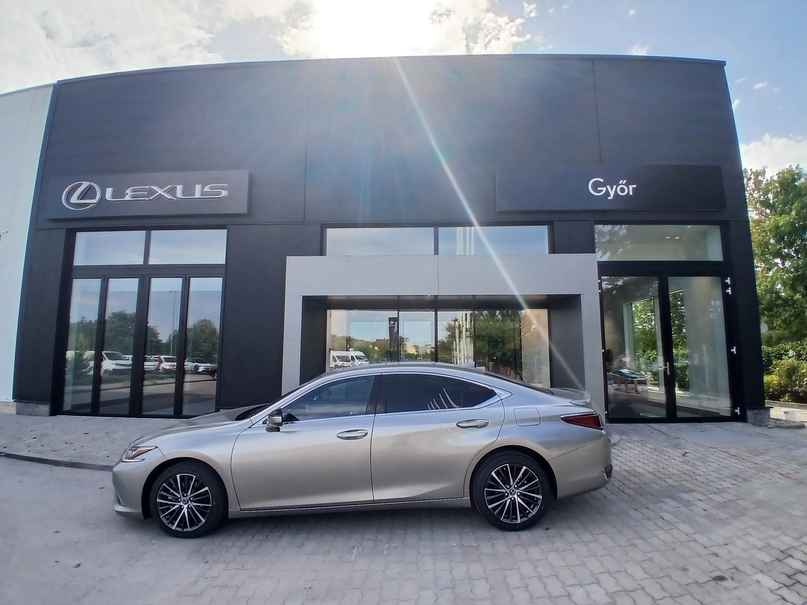 Harmincra bővült az AutoWallis által képviselt márkák száma a Lexus csatlakozásával