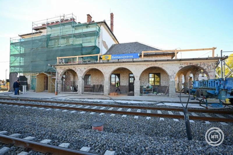 Országszerte folyik a vasútállomások felújítása