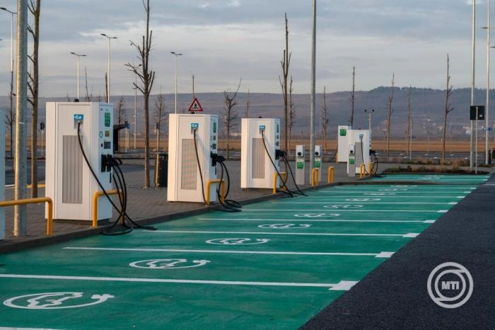 MEKH: közel 3200 elektromos töltőberendezés működik Magyarországon