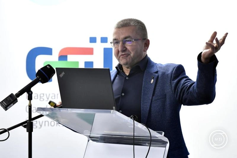 A kormány segít mindenkinek munkát találni, aki dolgozni akar