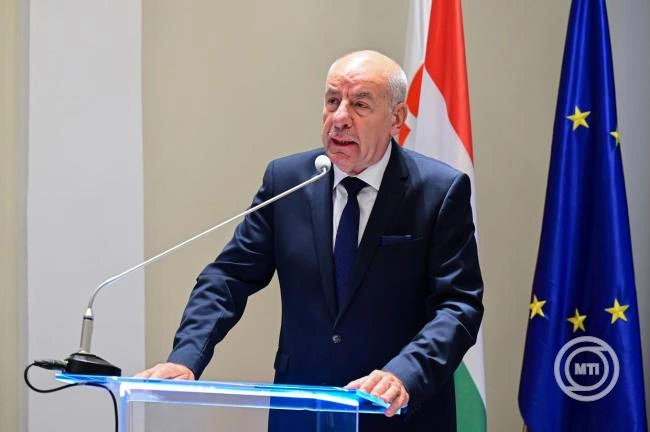 Sulyok Tamás képviseli Magyarországot az EU-Afrika csúcstalálkozón