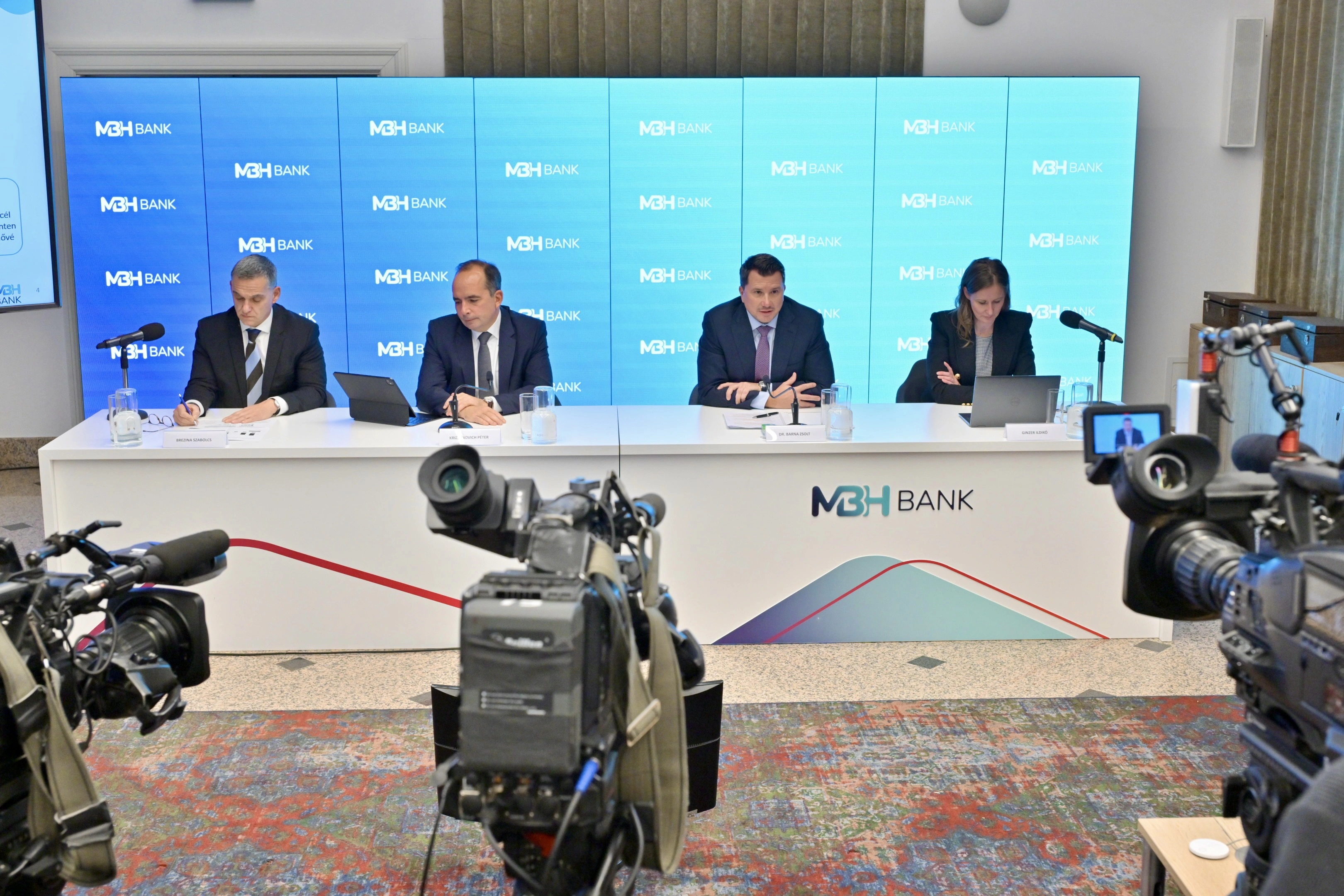 Nyilvános részvényértékesítés keretében erősíti meg tőzsdei jelenlétét az MBH Bank