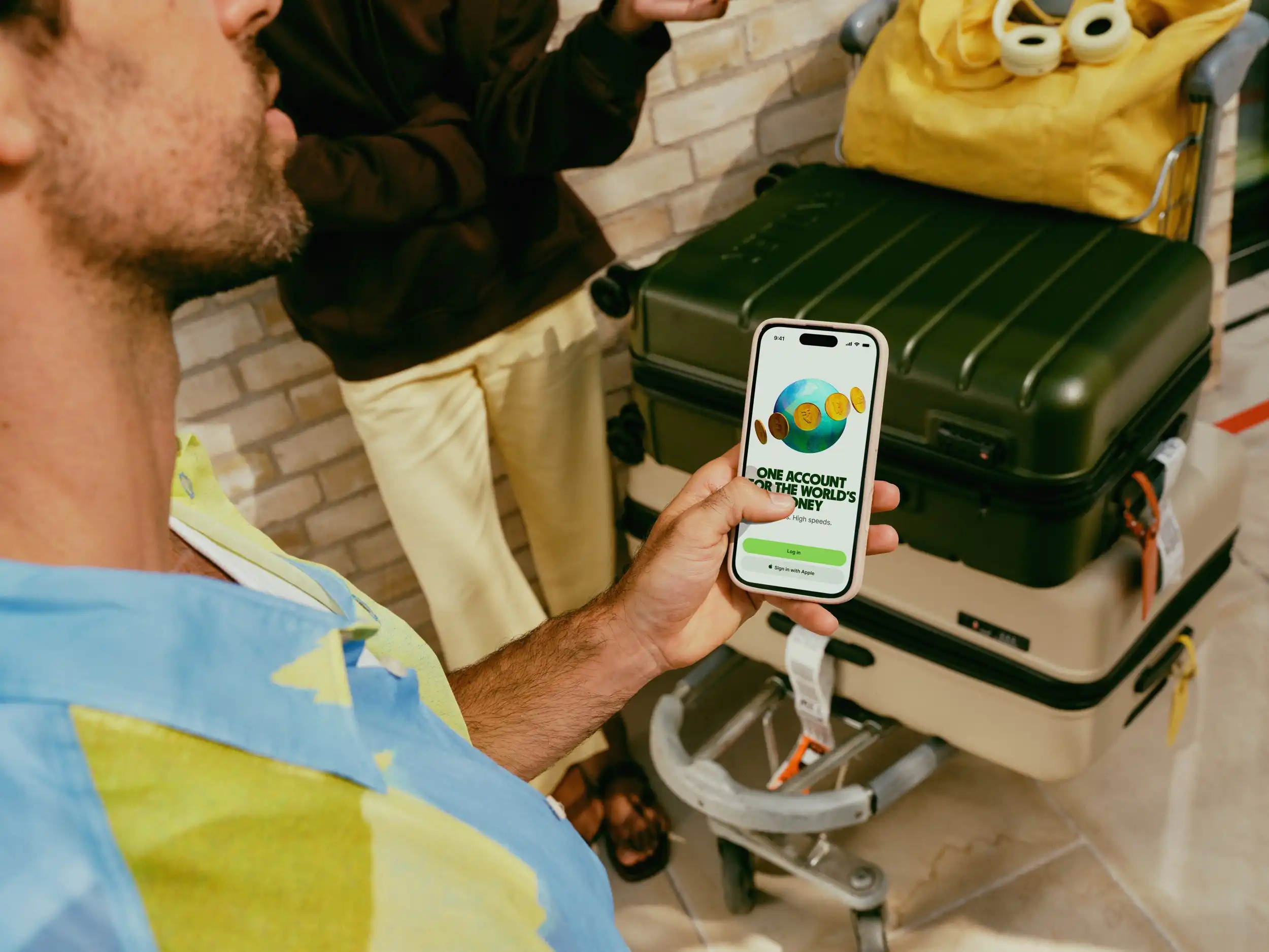 A magyarok figyelik az árfolyamokat, de az utalások rejtett díjai még mindig sokakat meglepnek