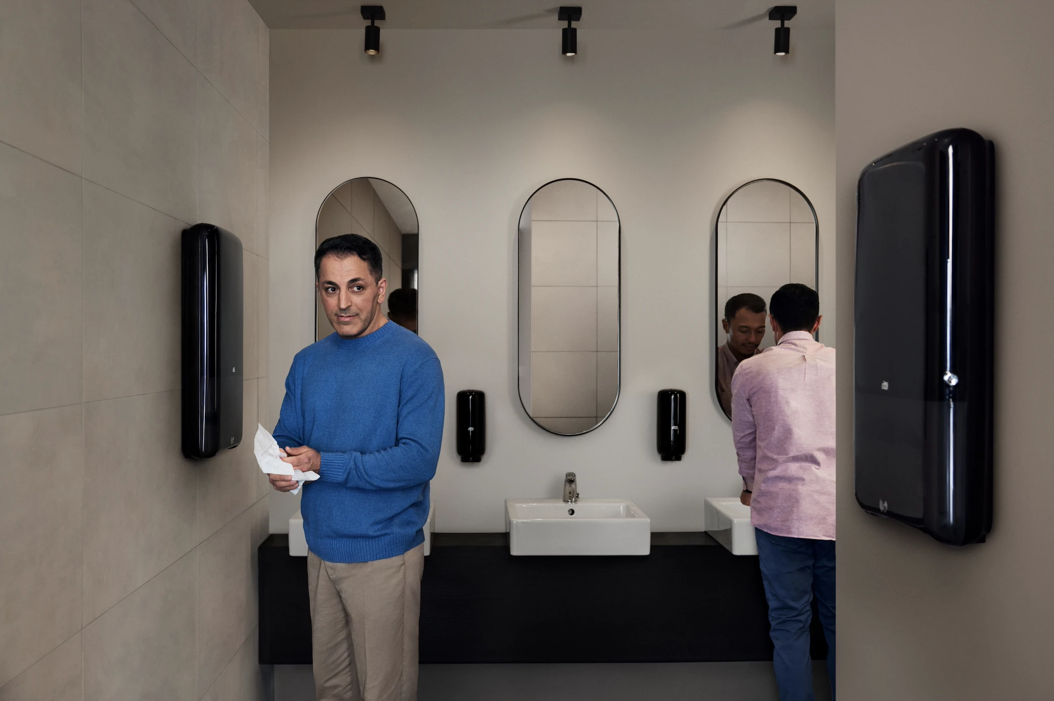 Könnyebben használható és gazdaságosabb az új Tork PeakServe automata papír kéztörlője