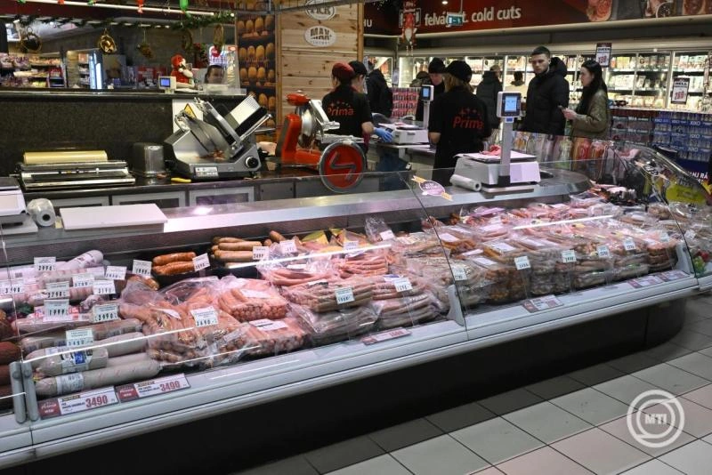 Hétfőtől újra lehet SZÉP-kártyával hideg élelmiszert vásárolni