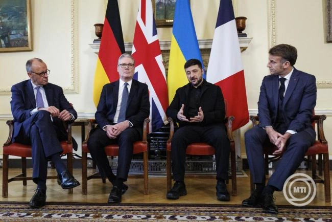 Az évszázad legnagyobb könyvadományával gazdagodott a Magyar Tudományos Akadémia