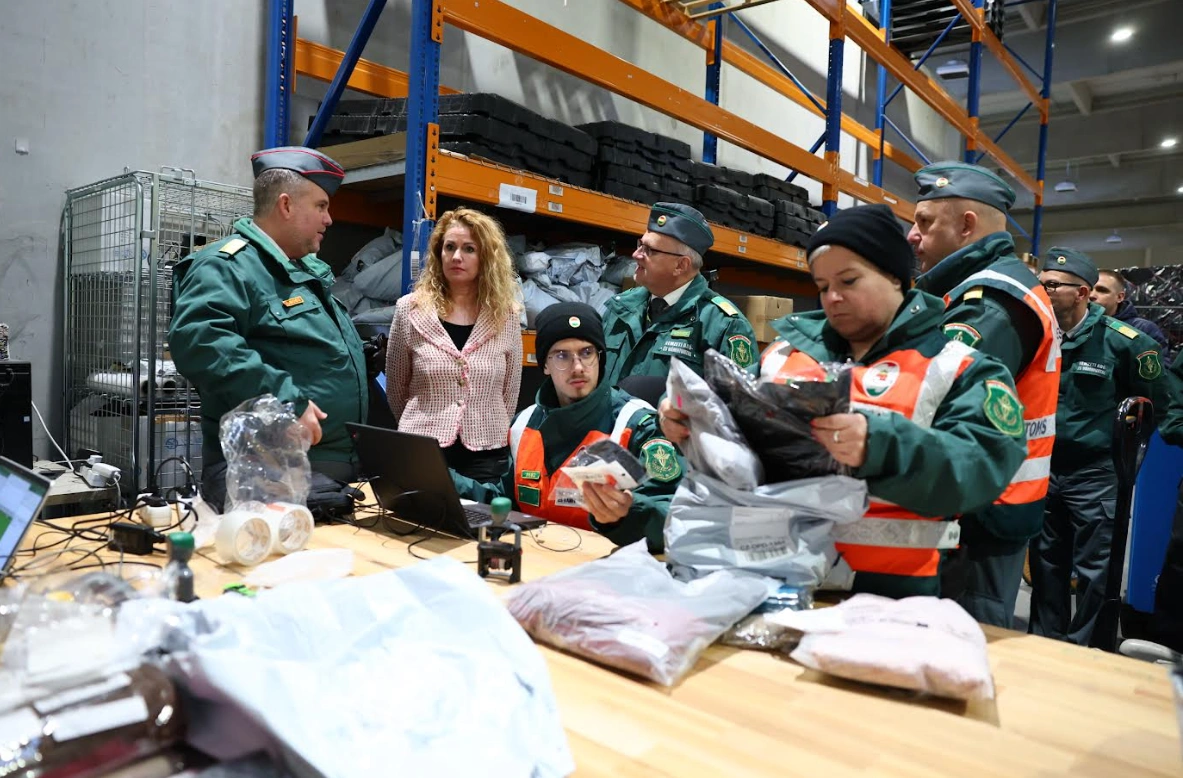 NKFH-NAV akció a vámhatáron – cél: az online platformokról rendelt veszélyes termékek kiszűrése