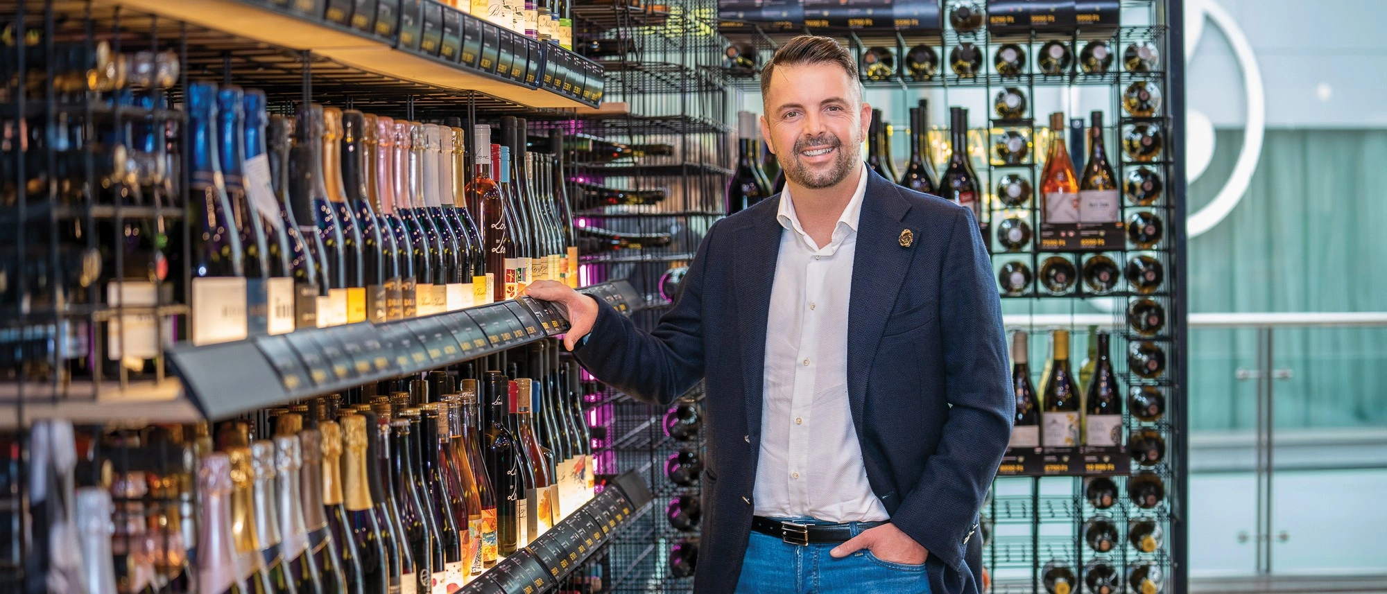 Kettészakadt a karácsonyi fogyasztás: visszafogott éttermi fogyasztás, rekordhónap a prémium boltoknál