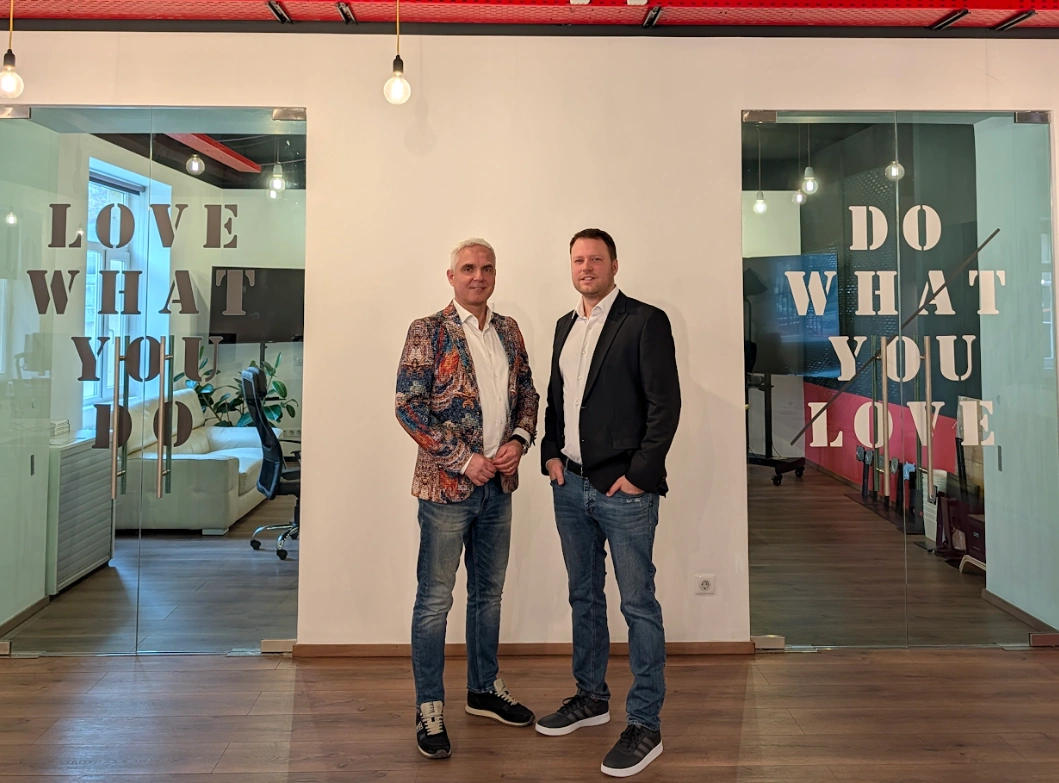 Új fejezet a magyar techpiacon: a Sprintform üzletága a Trans-Uni-hoz kerül, régiós digitális szolgáltató épül