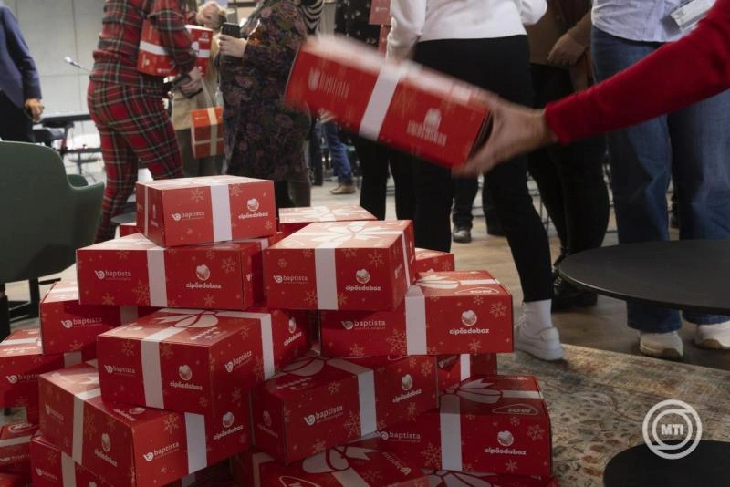 Több mint 62 ezer cipősdoboz ajándékot gyűjtött a Baptista Szeretetszolgálat