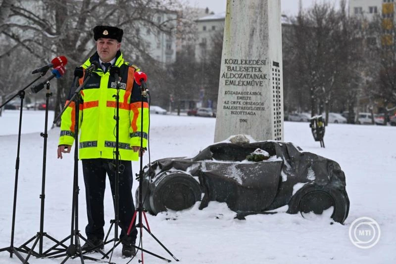 A hétfői havazásban csaknem háromszorosára nőtt a balesetek száma