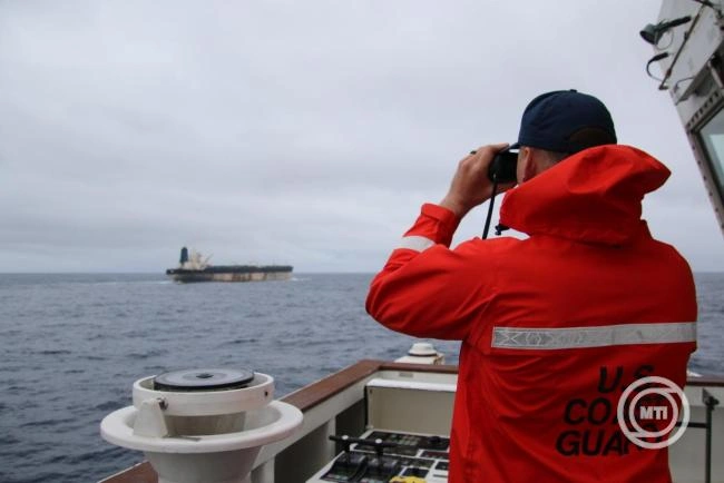 A brit haditengerészet és a légierő is részt vett az orosz zászló alatt közlekedő tartályhajó lefoglalásában