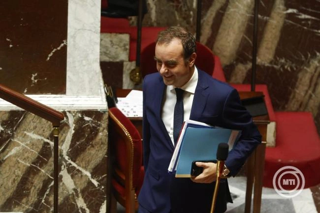 A francia kormány mégis megkerüli a parlamentet a költségvetés elfogadásához