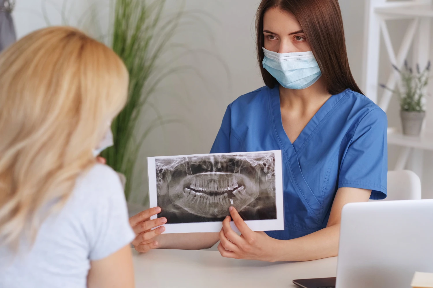 szájsebészet és fogbeültetés