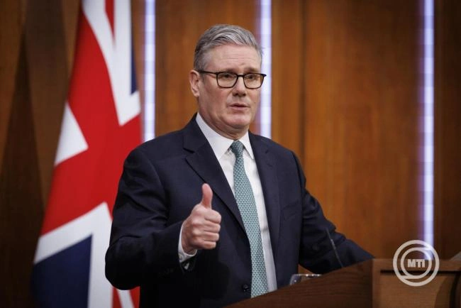 Kínában kezdett hivatalos látogatást a brit miniszterelnök