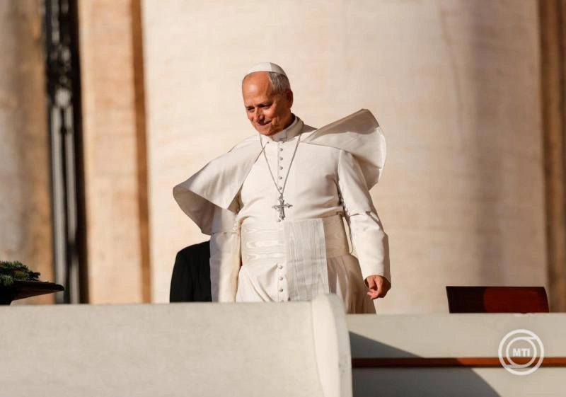 XIV. Leó sem költözik be a pápai lakosztályba