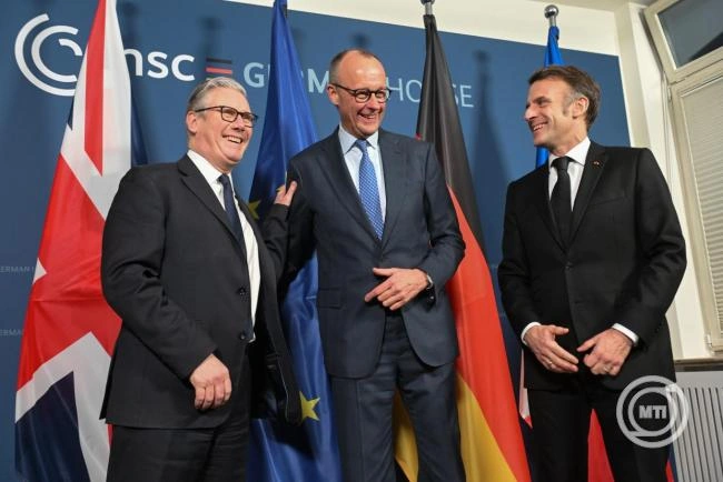 Nagy-Britannia repülőgéphordozó-flottát telepít az Atlanti-óceán északi vizeire