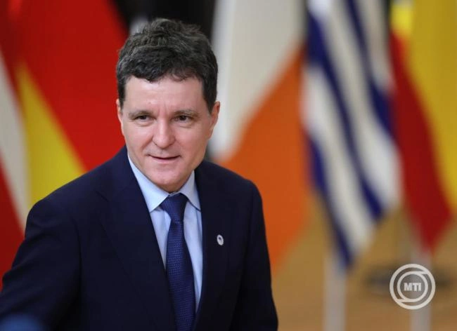 Románia megfigyelőként csatlakozik a Béketanácshoz