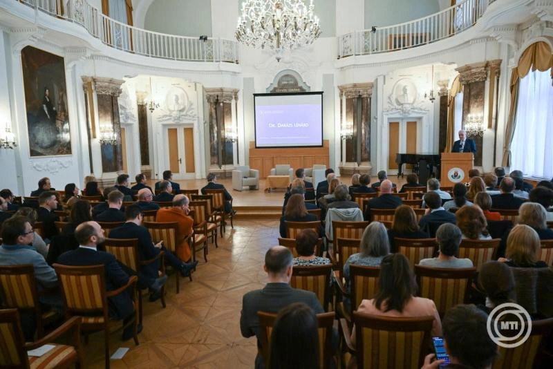 Mesterséges Intelligencia Zászlóshajó Programot indított az ELTE