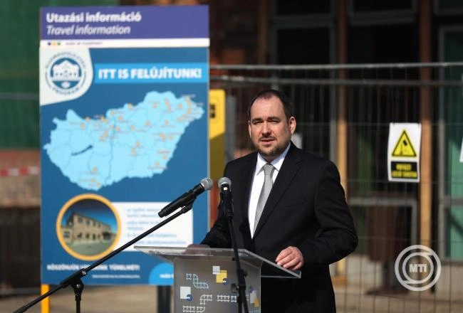 MÁV-vezérigazgató: a pályafelújítás több egyszerű síncserénél