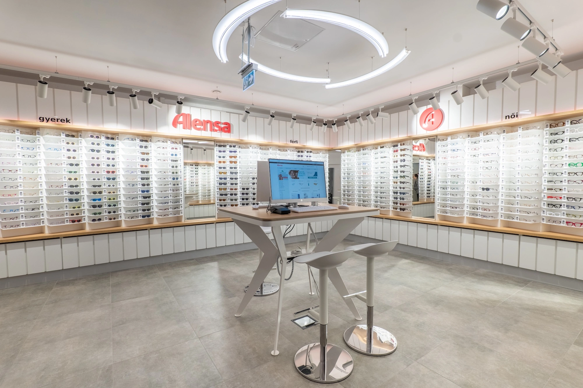 Alensa: Új üzletekkel és csúcstechnológiával a közép-európai piac élén