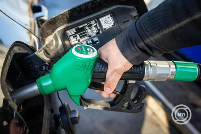 Szerbia 20 százalékkal csökkentette az üzemanyagokra kivetett jövedéki adót