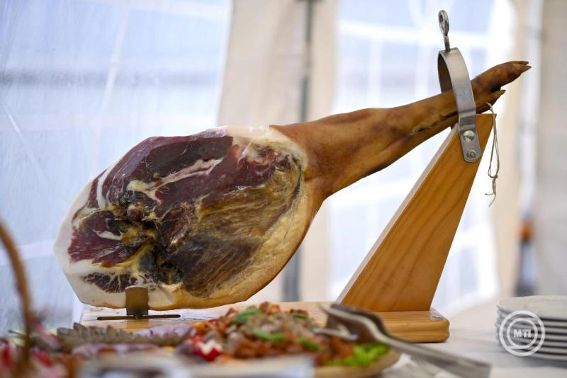 Nem kell mélyebben a zsebünkbe nyúlni a hagyományosan húsvéti ételekért