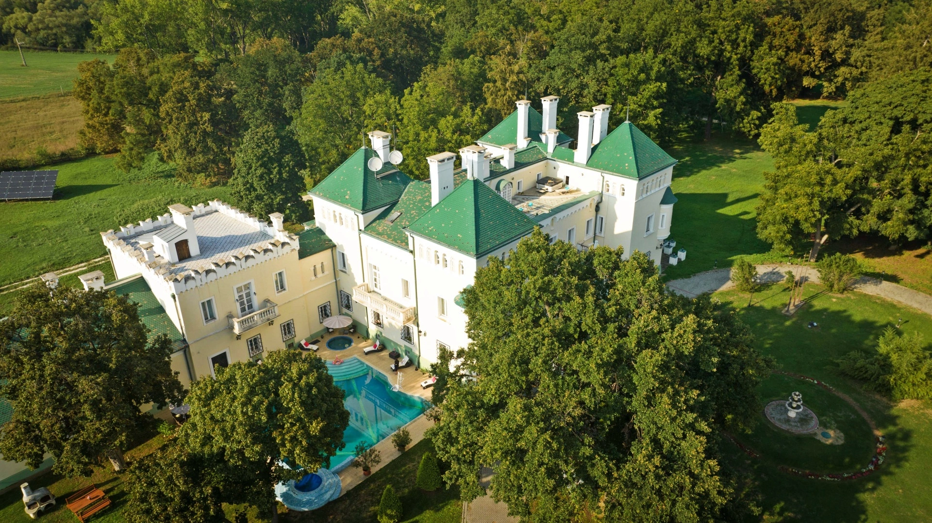 Lottómilliárdok: A legdrágább kastély vagy komplett balatoni települések felvásárlása is kijöhet  a főnyereményből