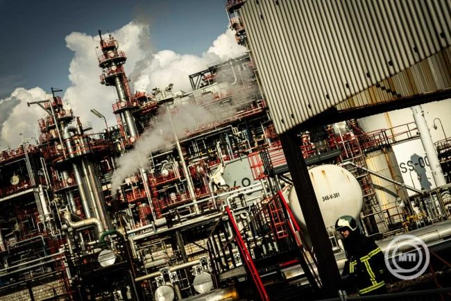 Növeli tuladonrészét az Alteóban a Mol, és kiszáll a Waberer’s-ből