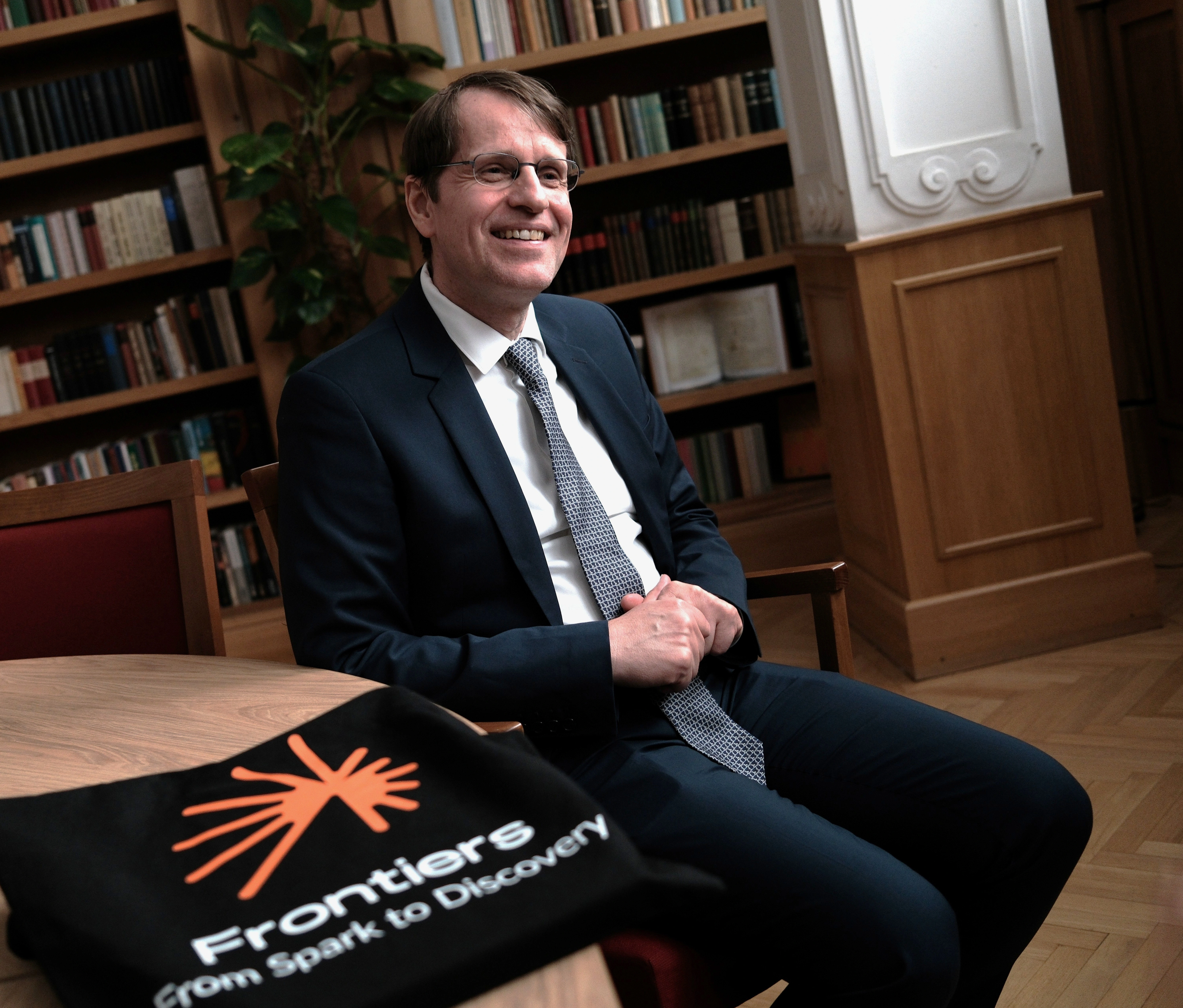 A Frontiers hazahozza első csúcskutatóját: Roska Botond alakít kutatócsoportot Magyarországon