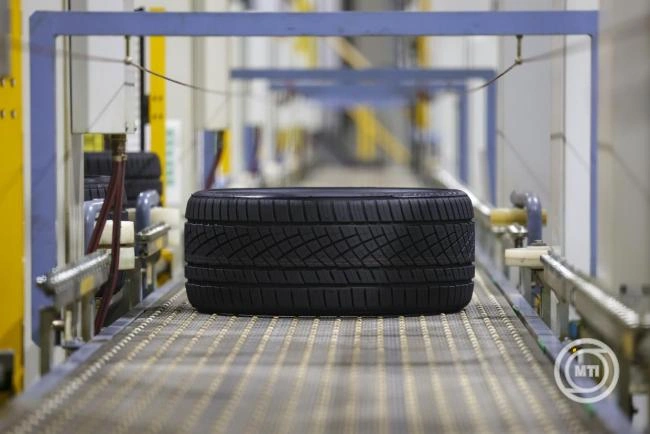 A Pirelli árat emel és csökkenti a költségeket