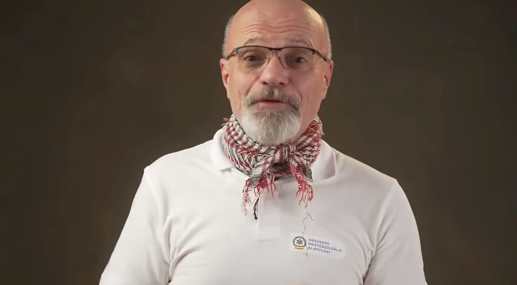 Zacher Gábor egy percben megtanít életet menteni