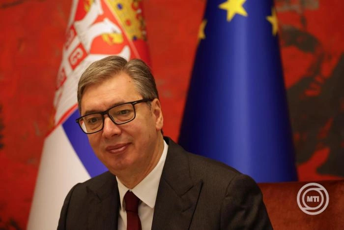 Aleksandar Vucic szerbiai látogatásra hívta Magyar Pétert