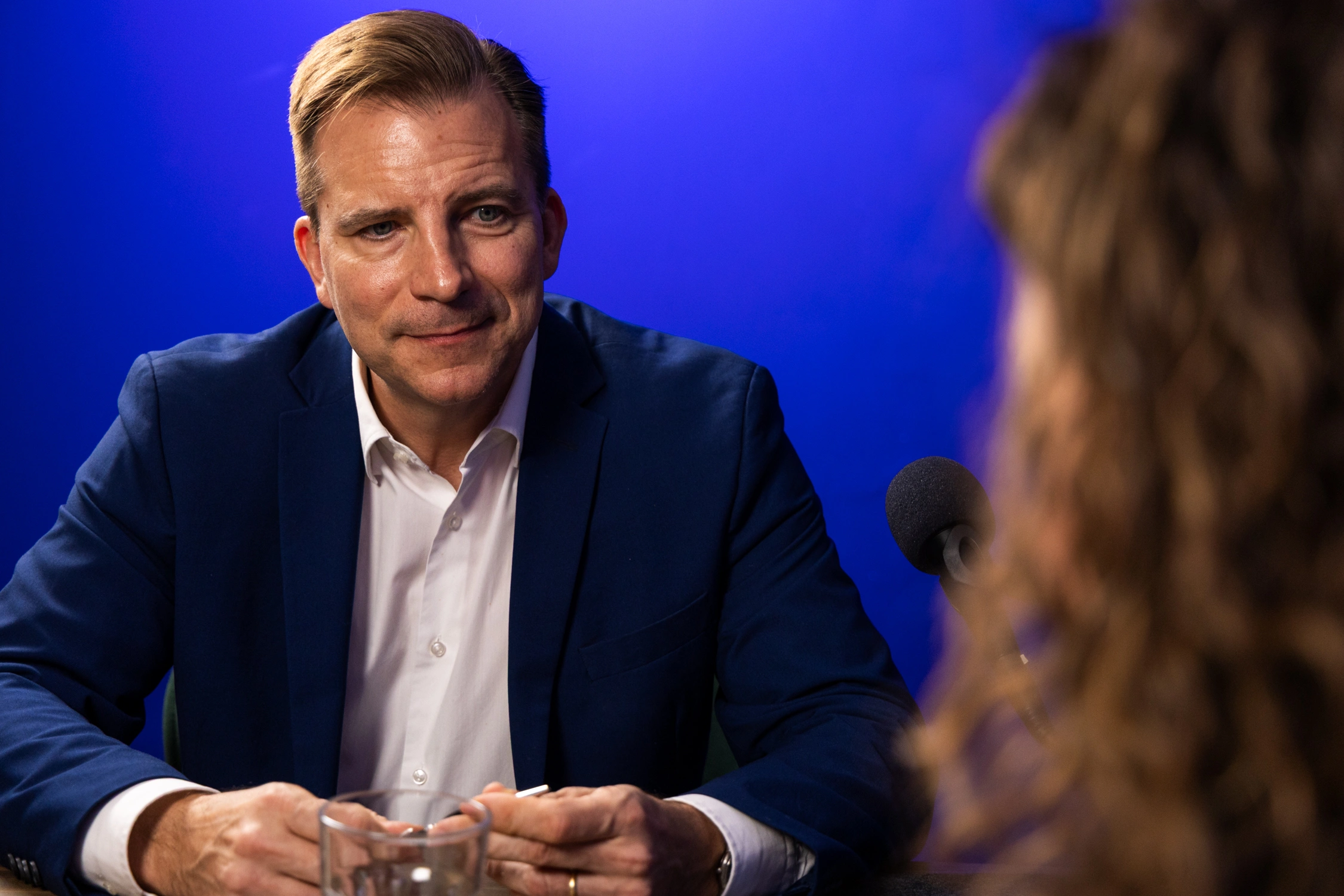 Gazdaság AI-korszak ide vagy oda: az üzlet még mindig ember és ember között köttetik