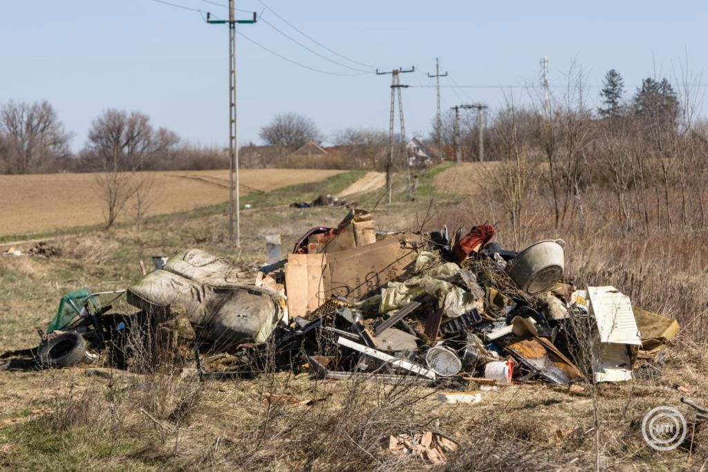 154 tonna illegális szemetet gyűjtött össze a Magyar Közút