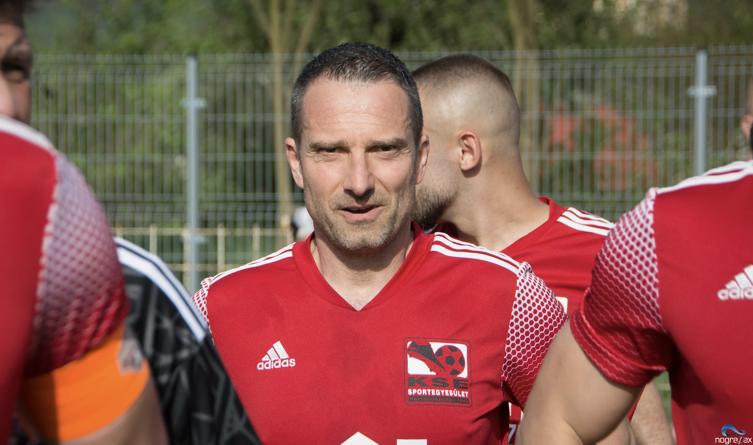 Csapj le Szoboszlai mezére és segíts!