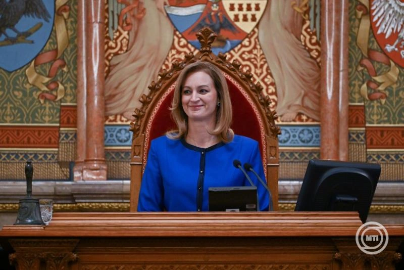 Letették az esküt a Tisza-kormány miniszterei