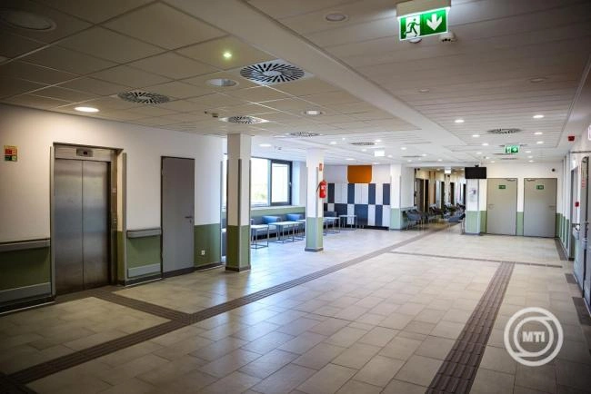 Látogatási tilalmat rendeltek el a borsodi kórházakban