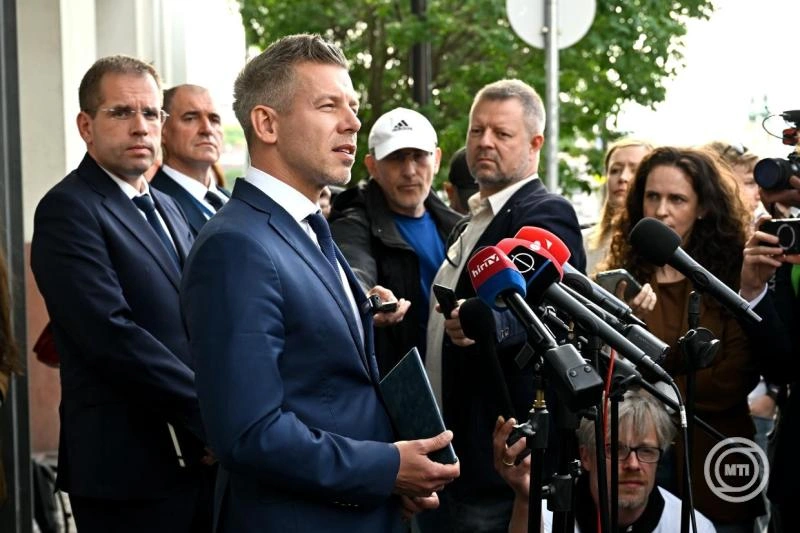 Magyar Péter: megtörtént a minisztériumi átadás-átvétel