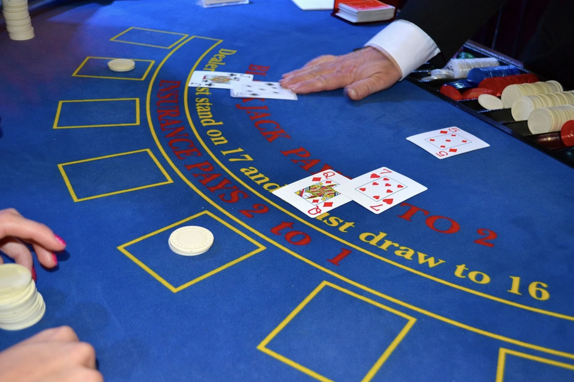 Márkás nyerőgépek a casino kínálatában: filmek, zenekarok és tévésorozatok ihlette címek