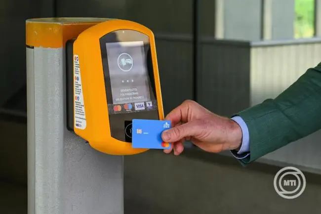 Mastercard: a jeggyel utazók egyharmada választotta az érintéses fizetést a budapesti metróvonalakon