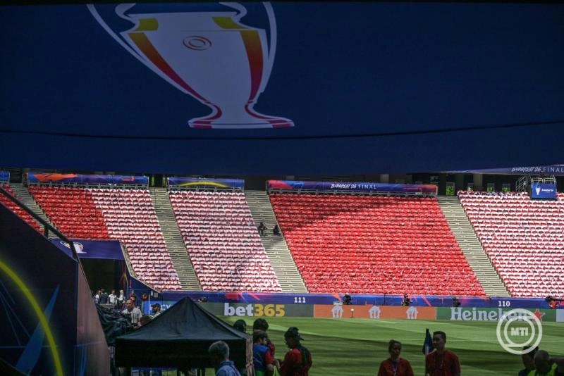A NAV megerősített jelenléttel dolgozik a repülőtéren és a stadion környékén