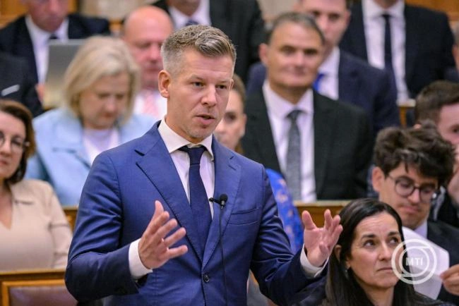 Több mint százezer ember segítette adománnyal a Tisza Pártot 2025-ben