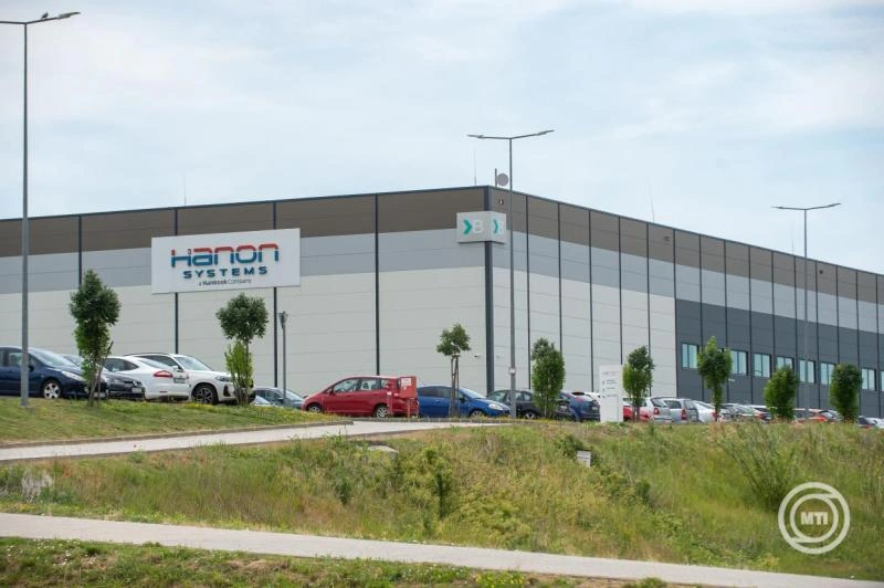 Figyelmeztető sztrájkot tartottak a Hanon pécsi telephelyén