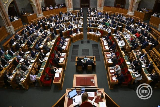 Teljesen átszerveznék a közmédia intézményrendszerét