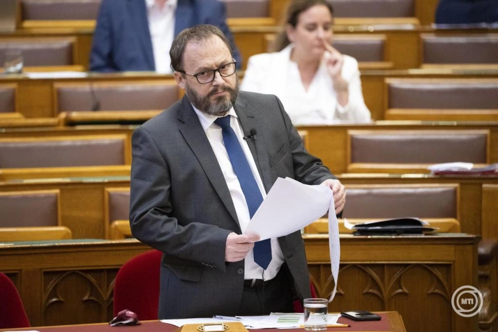 Kármán András: vezetőváltás az Államadósság Kezelő Központ élén