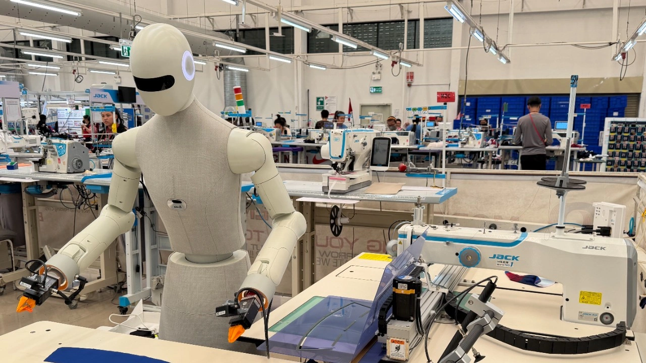 Ládapakoló humanoidok és gázszivárgást szimatoló robotkutyák