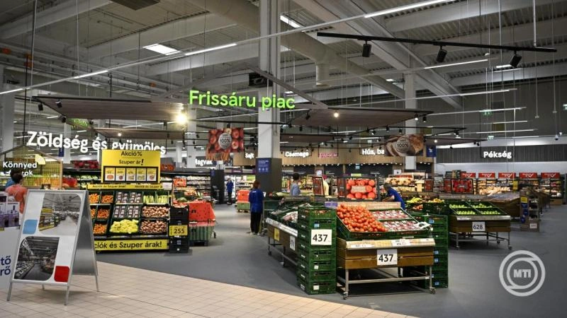 Átadták a megújult budaörsi Tesco áruházat