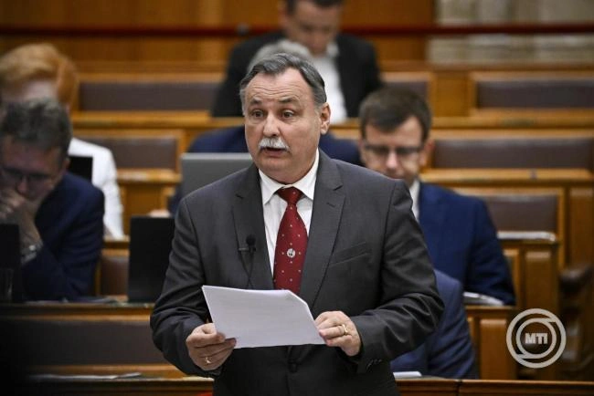 Gajdos László: átfogó országos ellenőrzés indult az akkucégeknél